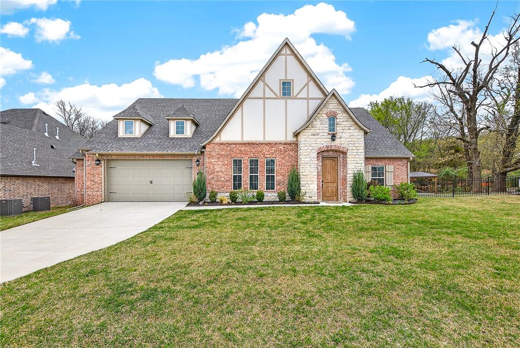182 N Hawkstone Drive, Fayetteville, AR 72704