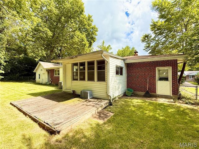 931 Thatcher Avenue, St Louis, MO 63135