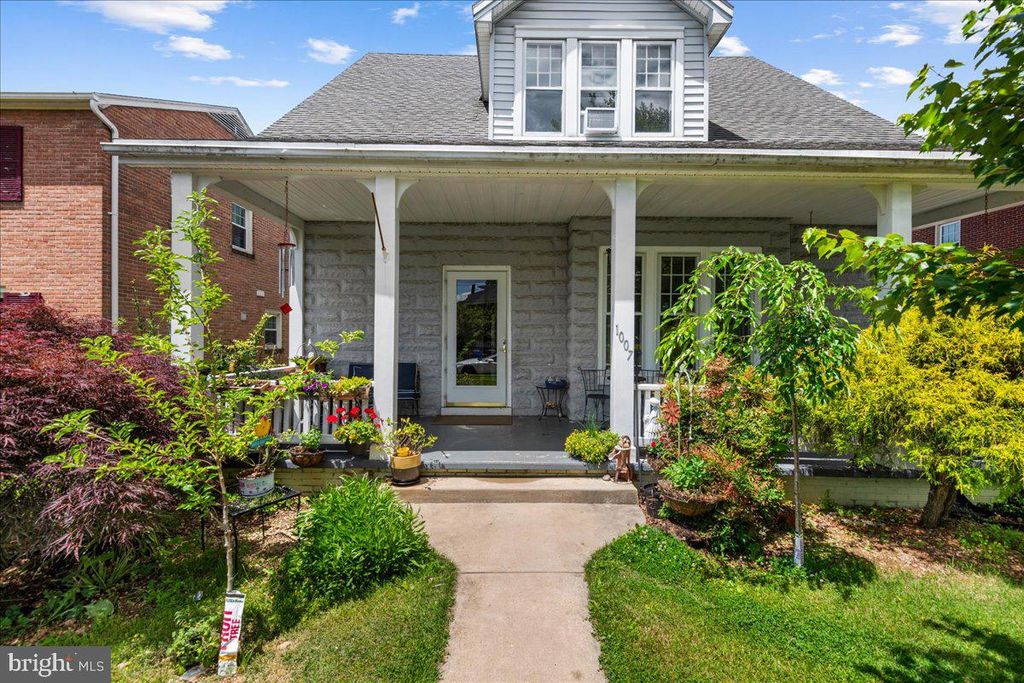 Image 2 of property listing at 1007 POTOMAC AVE, Hagerstown, MD 21742