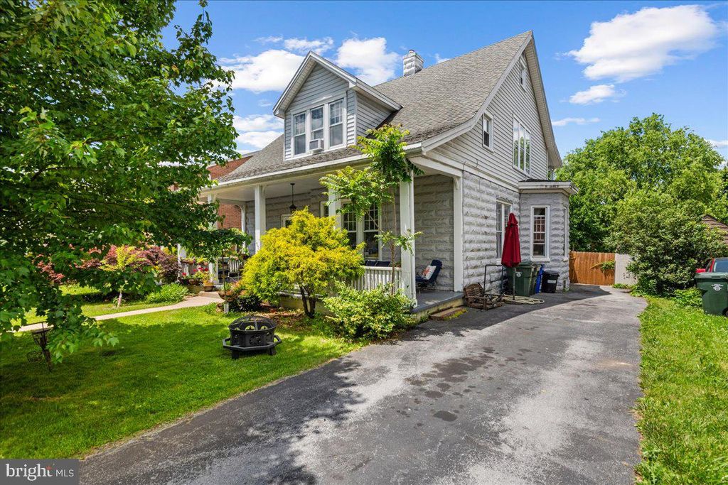 Image 3 of property listing at 1007 POTOMAC AVE, Hagerstown, MD 21742