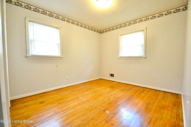 8705 Honor Ave, Louisville, KY 40219