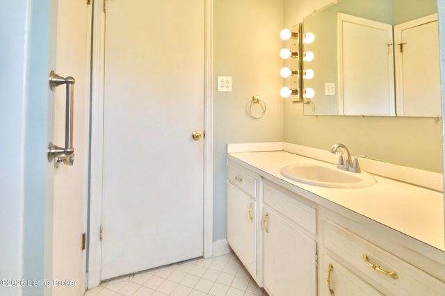 8705 Honor Ave, Louisville, KY 40219