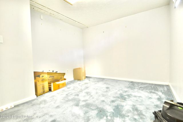 8705 Honor Ave, Louisville, KY 40219