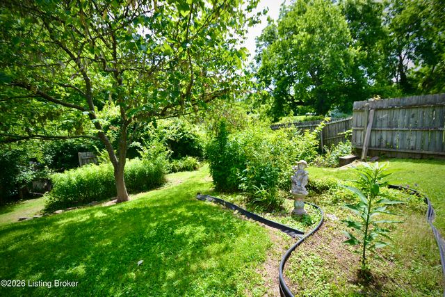 8705 Honor Ave, Louisville, KY 40219