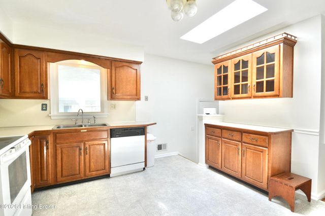 8705 Honor Ave, Louisville, KY 40219