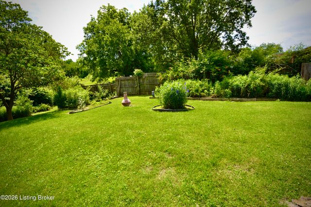 8705 Honor Ave, Louisville, KY 40219