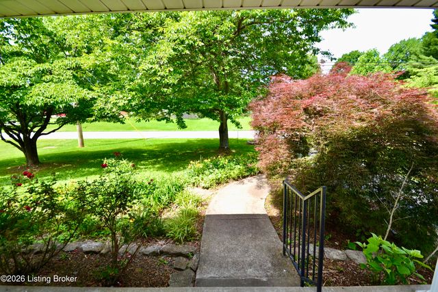 8705 Honor Ave, Louisville, KY 40219