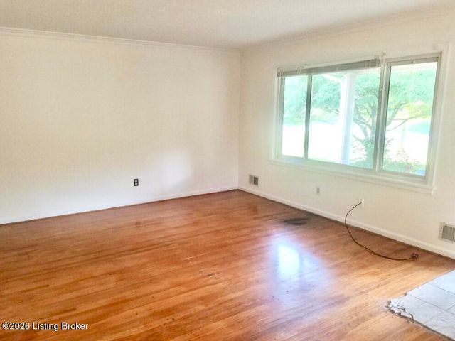 8705 Honor Ave, Louisville, KY 40219