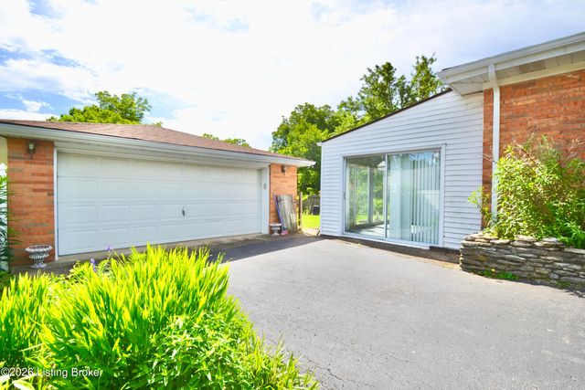 8705 Honor Ave, Louisville, KY 40219