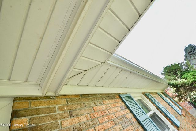 8705 Honor Ave, Louisville, KY 40219