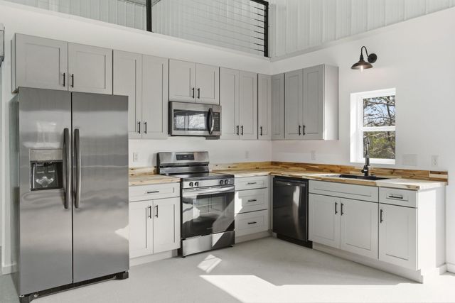 1670 Wooley Creek Road, Cape Fair, MO 65624