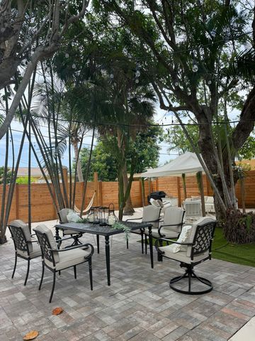 829 Macy Street, West Palm Beach, FL 33405
