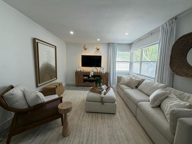 829 Macy Street, West Palm Beach, FL 33405