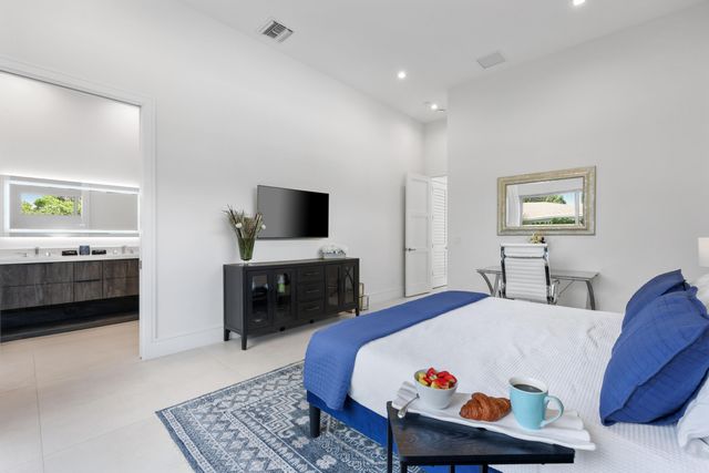 333 S Swinton Avenue, Delray Beach, FL 33444