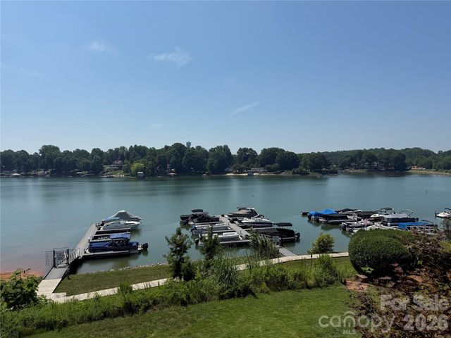 637 Williamson Road 205, Mooresville, NC 28117