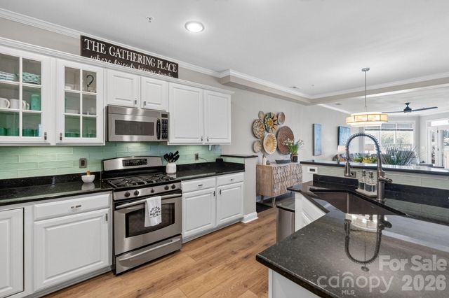 637 Williamson Road 205, Mooresville, NC 28117