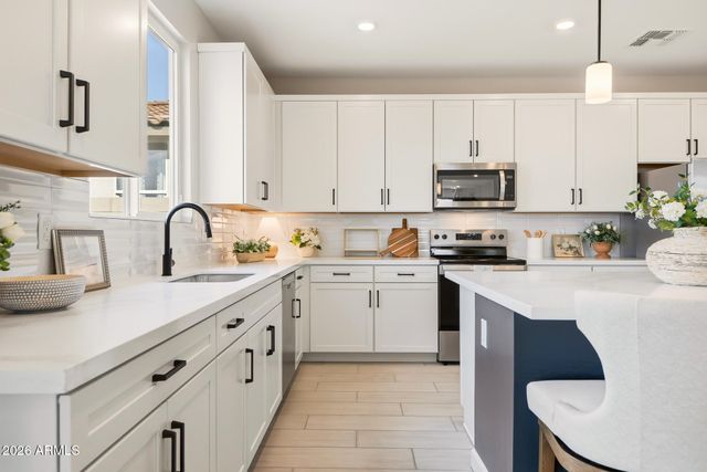 17584 W ILLINI Street, Goodyear, AZ 85338