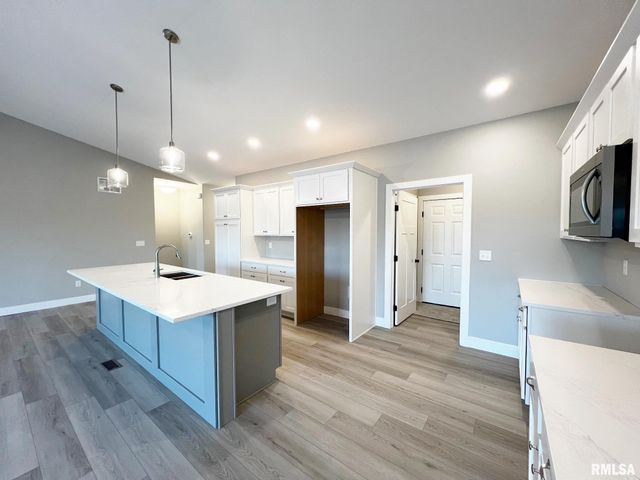 8802 N WESTPOINT Court, Edwards, IL 61528