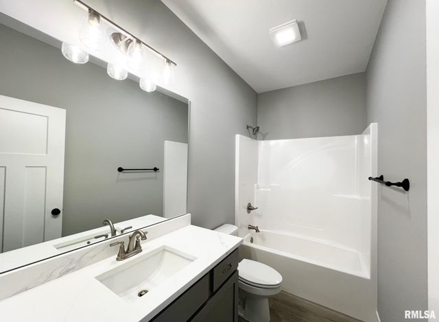 8802 N WESTPOINT Court, Edwards, IL 61528