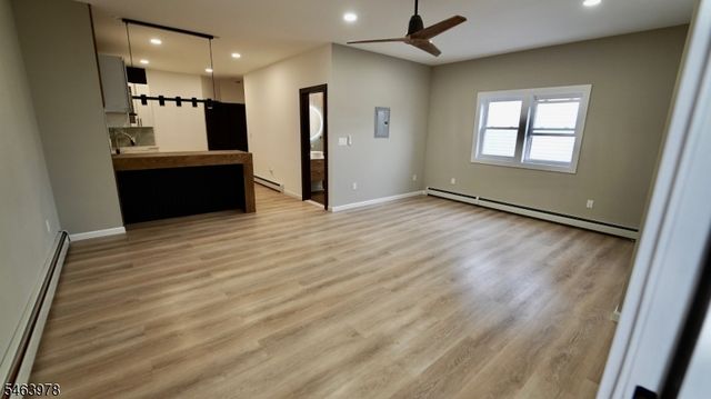 805 3rd Ave, Elizabeth City, NJ 07202