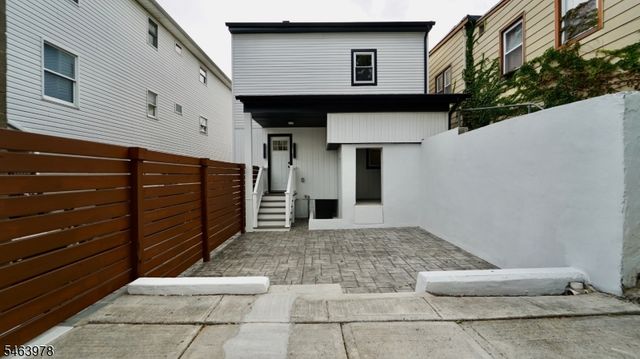 805 3rd Ave, Elizabeth City, NJ 07202