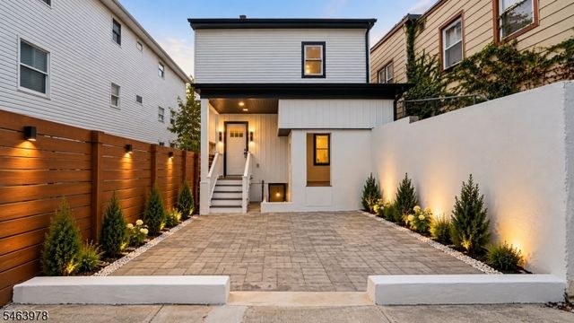 805 3rd Ave, Elizabeth City, NJ 07202