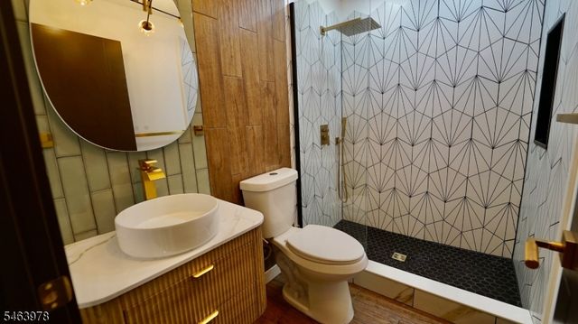 805 3rd Ave, Elizabeth City, NJ 07202