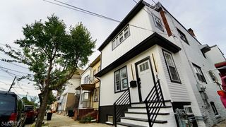805 3rd Ave, Elizabeth City, NJ 07202