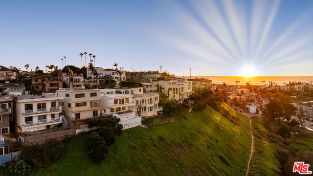 8124 Billowvista Drive, Playa Del Rey (los Angeles), CA 90293