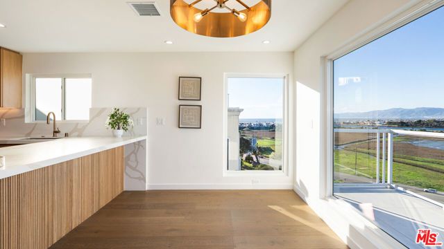 8124 Billowvista Drive, Playa Del Rey (los Angeles), CA 90293