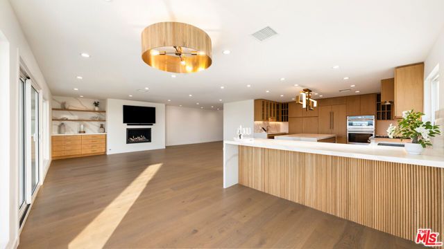 8124 Billowvista Drive, Playa Del Rey (los Angeles), CA 90293