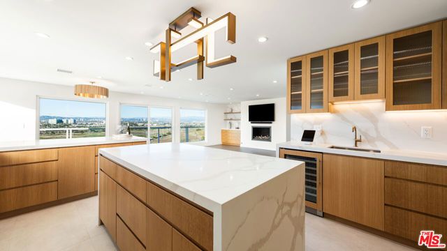 8124 Billowvista Drive, Playa Del Rey (los Angeles), CA 90293