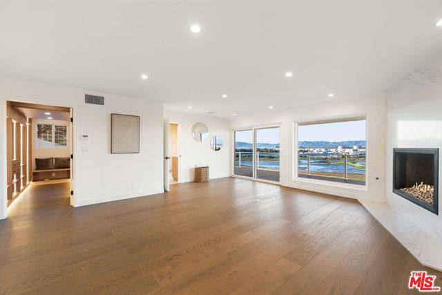 8124 Billowvista Drive, Playa Del Rey (los Angeles), CA 90293