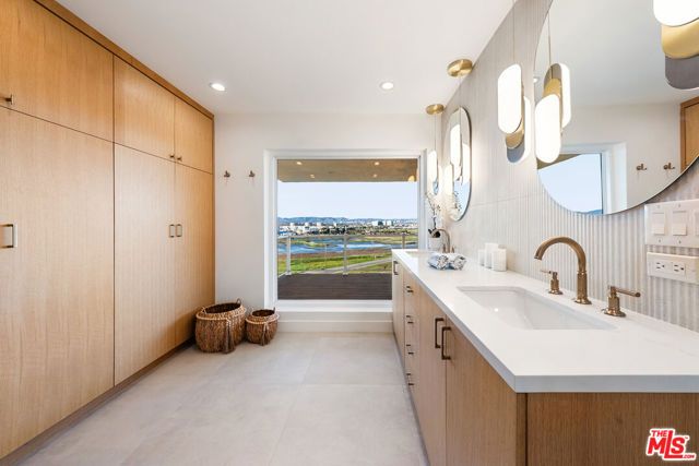 8124 Billowvista Drive, Playa Del Rey (los Angeles), CA 90293