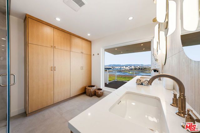 8124 Billowvista Drive, Playa Del Rey (los Angeles), CA 90293