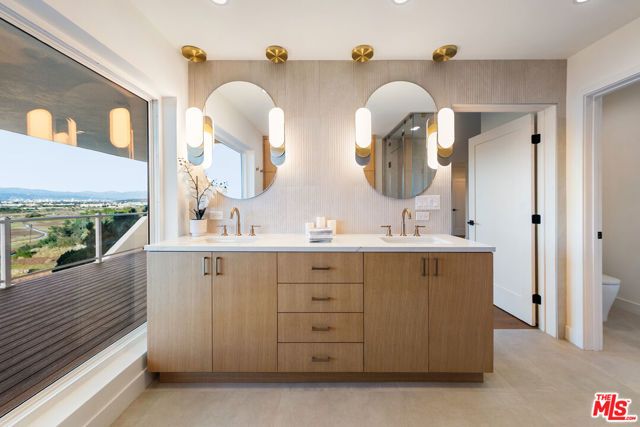 8124 Billowvista Drive, Playa Del Rey (los Angeles), CA 90293