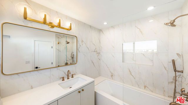 8124 Billowvista Drive, Playa Del Rey (los Angeles), CA 90293