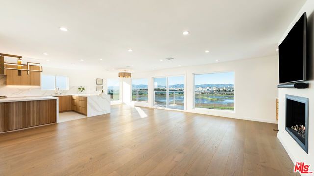 8124 Billowvista Drive, Playa Del Rey (los Angeles), CA 90293