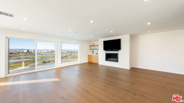 8124 Billowvista Drive, Playa Del Rey (los Angeles), CA 90293