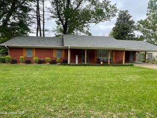 2221 Country Club Drive, Yazoo City, MS 39194