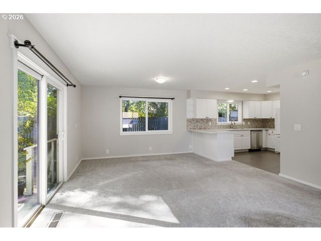 670 Nw CONNELL Ave, Hillsboro, OR 97124