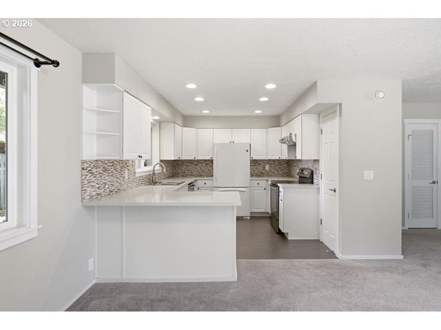 670 Nw CONNELL Ave, Hillsboro, OR 97124