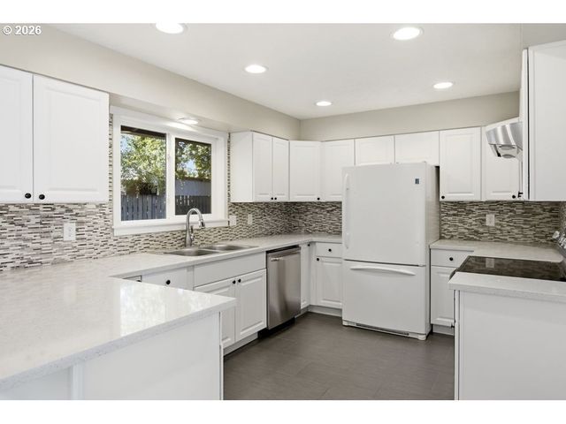 670 Nw CONNELL Ave, Hillsboro, OR 97124