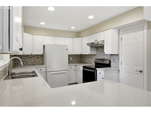 670 Nw CONNELL Ave, Hillsboro, OR 97124