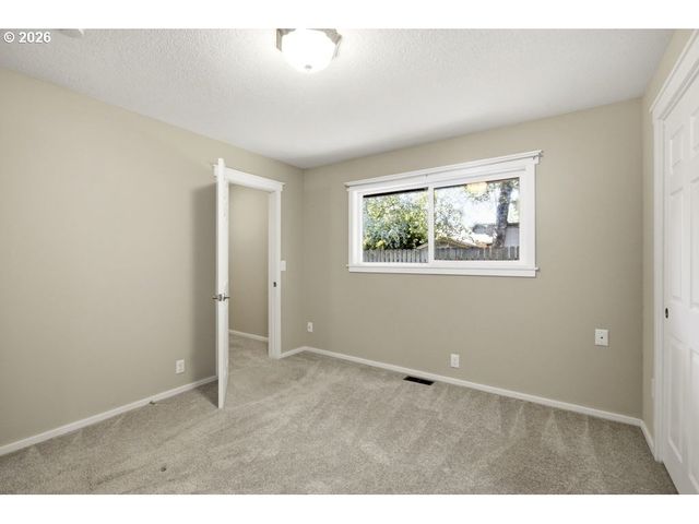 670 Nw CONNELL Ave, Hillsboro, OR 97124