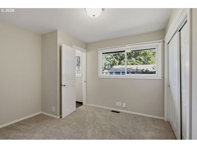 670 Nw CONNELL Ave, Hillsboro, OR 97124