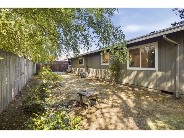 670 Nw CONNELL Ave, Hillsboro, OR 97124