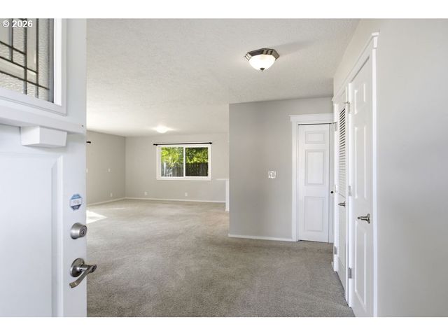 670 Nw CONNELL Ave, Hillsboro, OR 97124