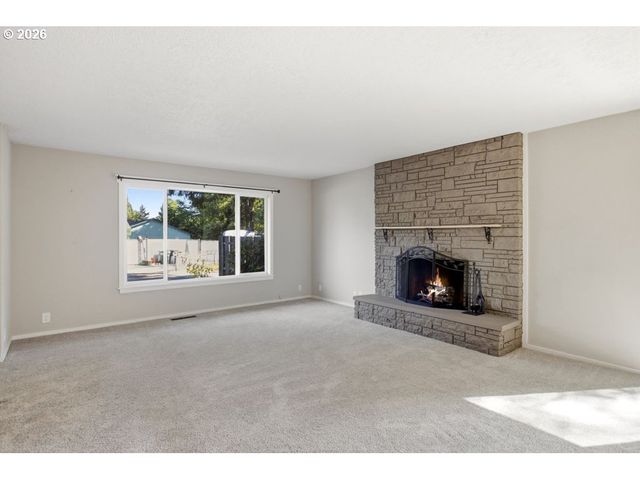 670 Nw CONNELL Ave, Hillsboro, OR 97124