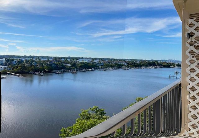 3581 S Ocean Boulevard 7e, South Palm Beach, FL 33480